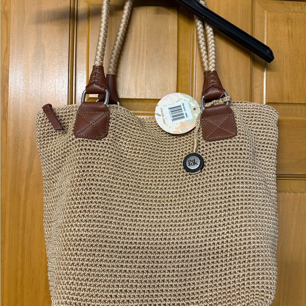 Effortless Style Meets Everyday Functionality: The Sak Crochet Hobo Bag - Picture 2 of 8